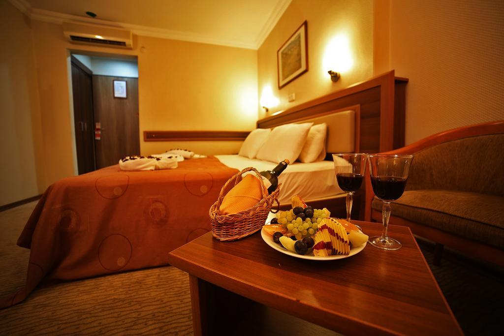 Hotel Villa Marina Bandırma Kültér fotó